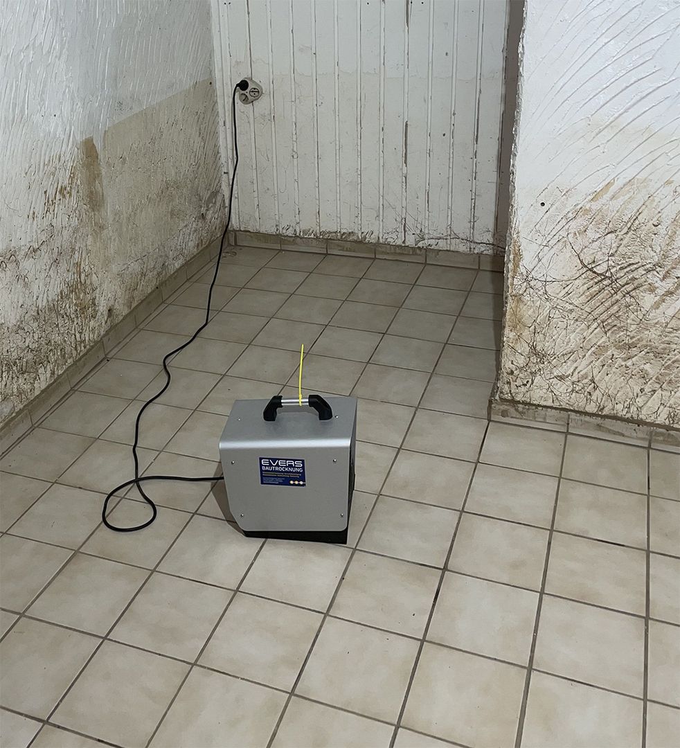 Mobiler Bautrockner von Evers Bautrocknung für professionelle Trocknung nach Wasserschäden