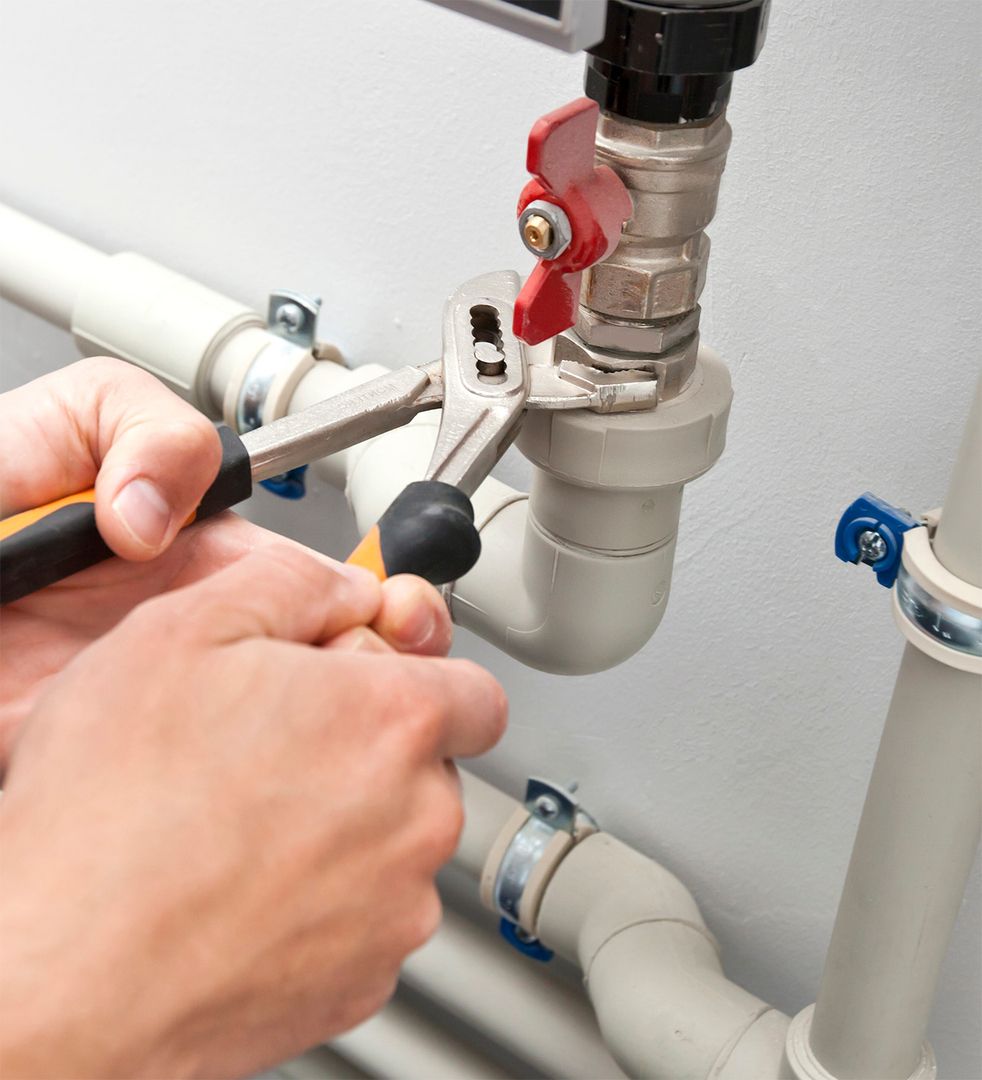 Fachgerechte Reparatur von Wasserschäden und Rohrleitungen